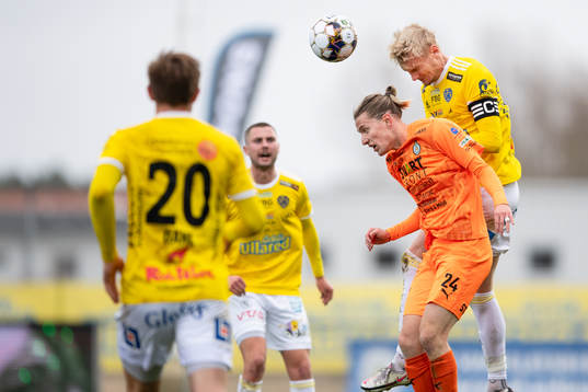 AFC Eskilstunas Viktor Götesson och Falkenbergs Ludvig