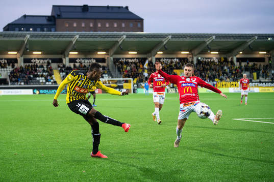 Häckens Benie Adama Traore och Degerfors Christos Gravius