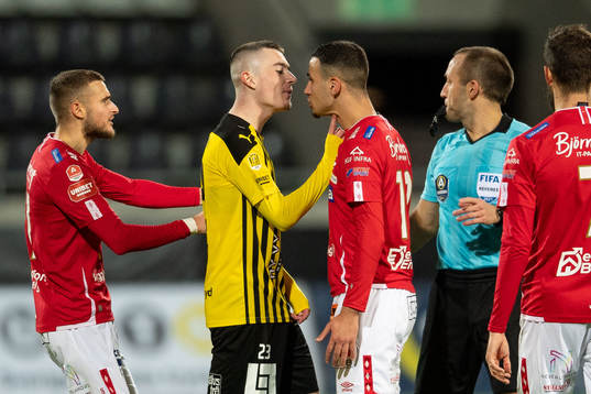 Häckens Patrik Wålemark och Degerfors Christos Gravius