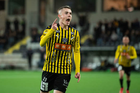 Häckens Patrik Wålemark jublar