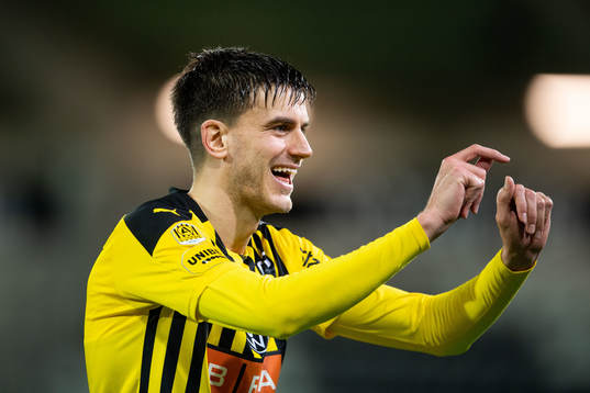 Häckens Alexander Jeremejeff jublar