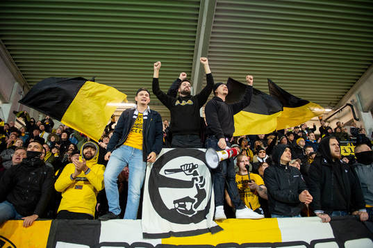 Häckens supportrar jublar