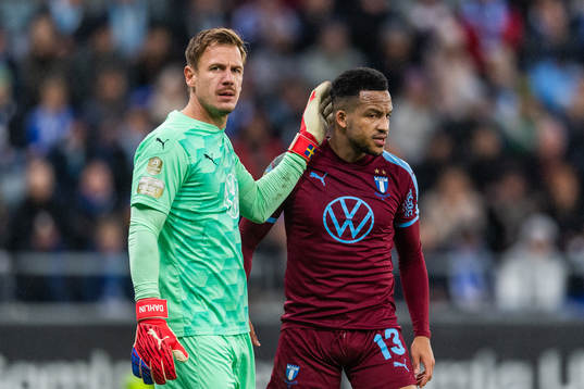 Malmö FFs målvakt Johan Dahlin och Martin Olsson