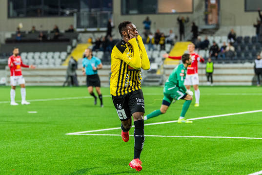 Häckens Benie Adama Traore jublar