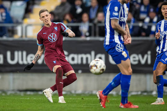 Malmö FFs Sören Rieks skjuter in 0-1