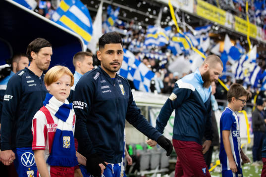 IFK Göteborgs Hosam Aiesh innan fotbollsmatchen i