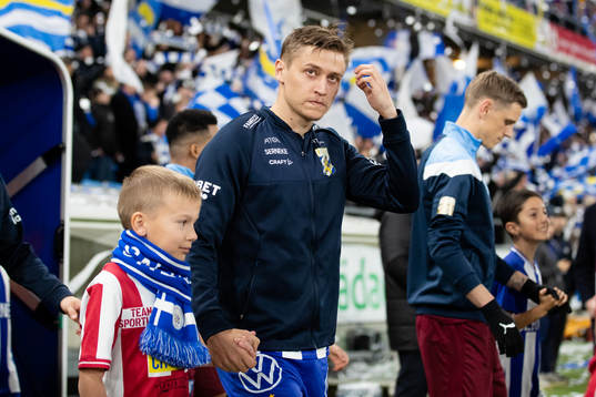 IFK Göteborgs Simon Thern  innan fotbollsmatchen i