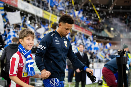 IFK Göteborgs Tobias Sana innan fotbollsmatchen i