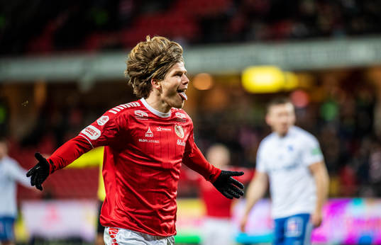 Kalmars Oliver Berg  jublar