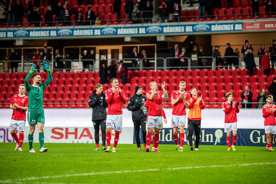 Kalmars spelare jublar