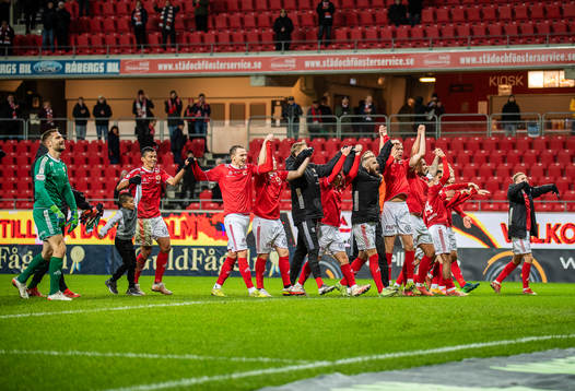 Kalmars spelare jublar