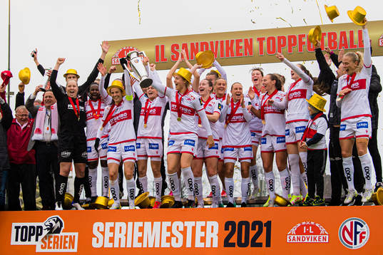 Bläddra bland fler bilder av Football, Toppserien, Sandviken - Klepp