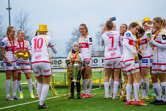 Ingrid Østervold Stenevik of Sandviken celebrates with the
