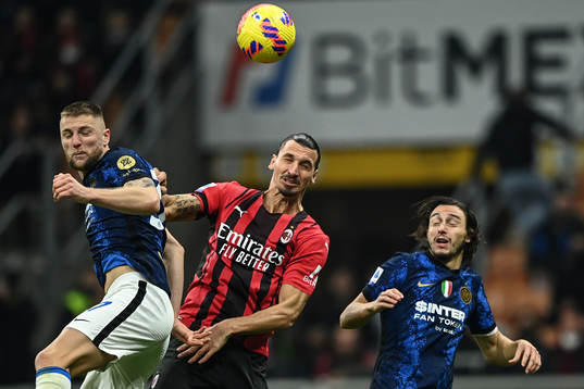 Bläddra bland fler bilder av Fotboll, Serie A, Milan - Inter