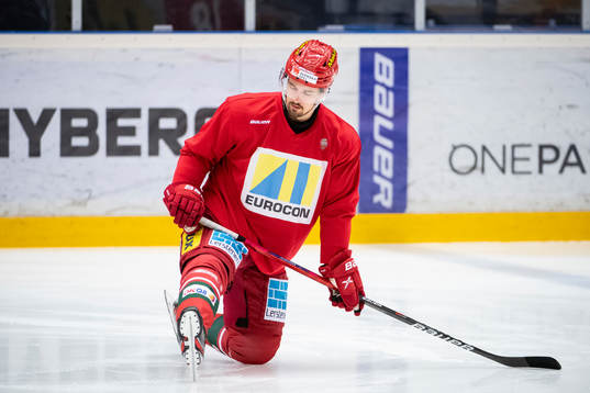 Modos Daniel Sylwander värmer upp