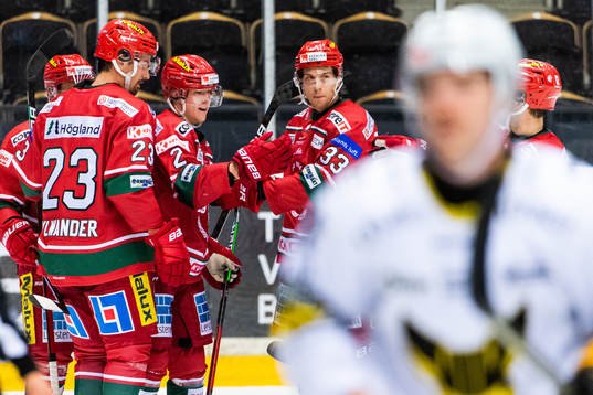 Modos Daniel Sylwander och Max Tjernström jublar med Filip