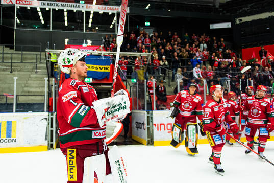Modos målvakt Tex Williamsson tackar supportrarna