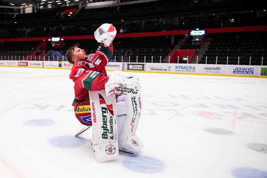 Modos målvakt Tex Williamsson jublar
