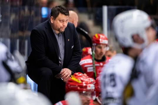 Modos tränare Mattias Karlin