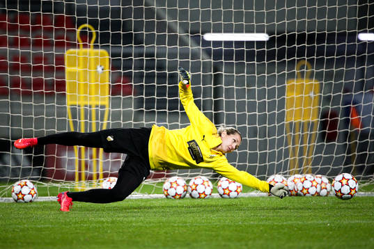 Goalkeeper Jennifer Falk