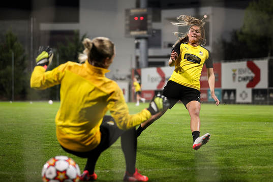 Bläddra bland fler bilder av Football, UEFA Women's Champions League, Häcken, Training