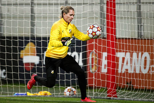 Goalkeeper Jennifer Falk