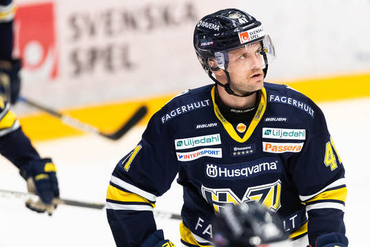 s Chad Billins uppvärmningen