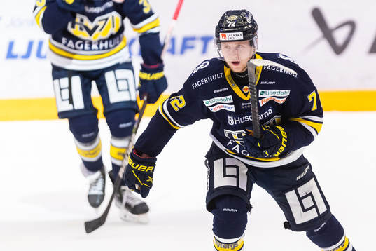 s Jonathan Davidsson jublar
