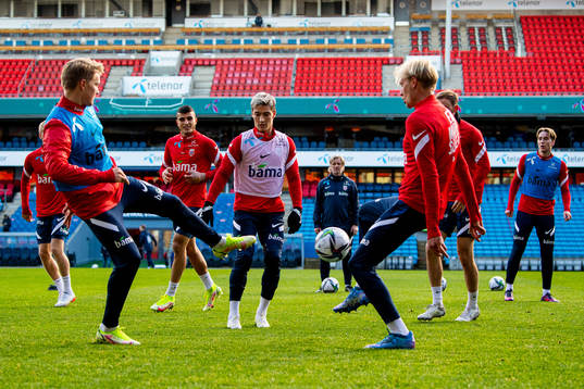 Mathias Normann and players of the Norwegian national