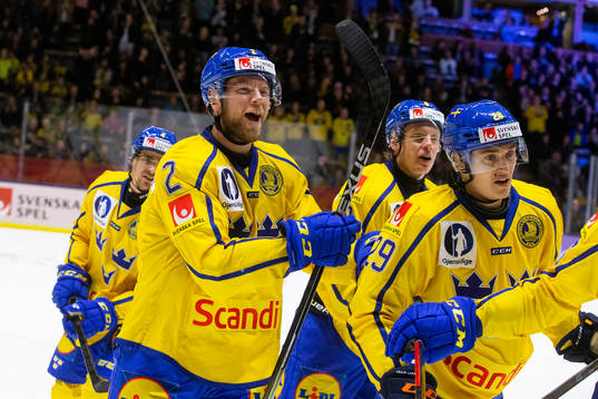 Sveriges Christian Folin och Pontus Holmberg jublar