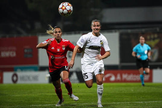 Lúcia Alves of Benfica and Julia Zigiotti Olme of Häcken