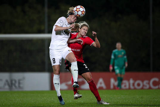 Luna Gewitz of Häcken and Cloé Lacasse of  Benfica