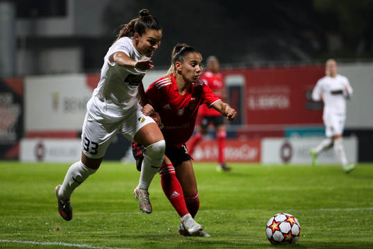 Johanna Rytting Kaneryd of BK Hacken and Lúcia Alves of of