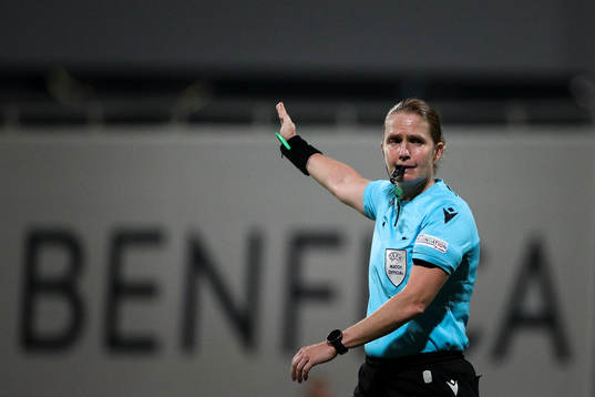Referee Esther Staubli