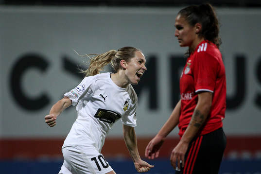Elin Rubensson of Häcken celebrates the 0-1 goal