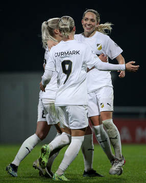 Elin Rubensson of Häcken celebrates the 0-1 goal