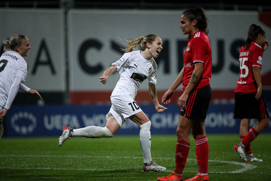 Elin Rubensson of Häcken celebrates the 0-1 goal