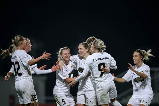 Elin Rubensson of Häcken celebrates the 0-1 goal