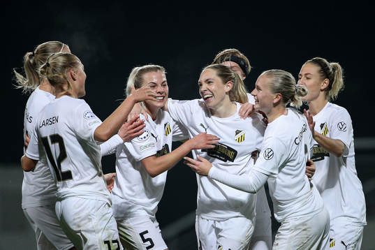 Bläddra bland fler bilder av Football, UEFA Women's Champions League, Benfica - Häcken