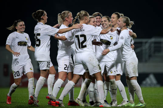 Elin Rubensson of Häcken celebrates the 0-1 goal