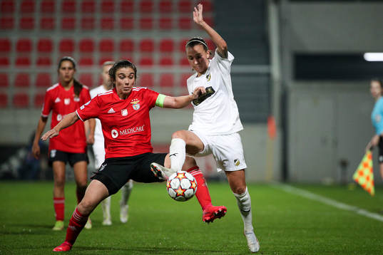 Pauleta of Benfica and Julia Zigiotti Olme of Häcken