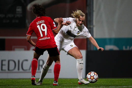Catarina Amado of Häcken and Stina Blackstenius of Häcken