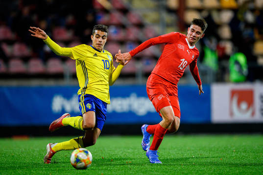 Sveriges Yasin Ayari och Schweiz Silvan Schwegler