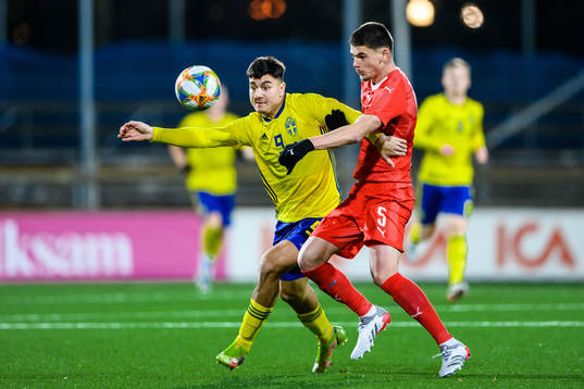 Sveriges Jusef Erabi mot Schweiz Albian Hajdari