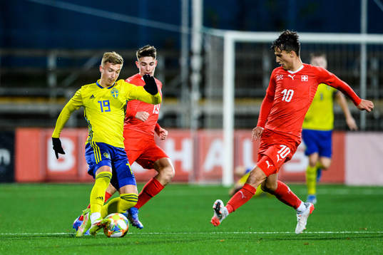 Sveriges Edwin Andersson mot Schweiz Silvan Schwegler och