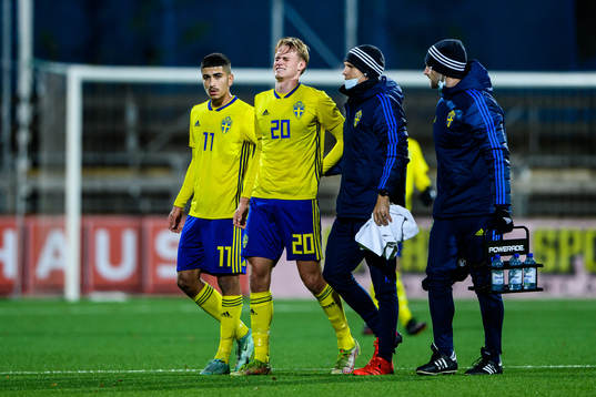 Sveriges Oscar Vilhelmsson har ont