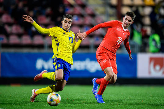Sveriges Yasin Ayari och Schweiz Silvan Schwegler