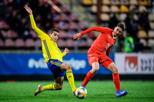 Sveriges Yasin Ayari och Schweiz Silvan Schwegler