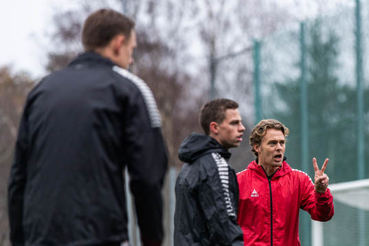 Aiden Connor Harvey och tränare Fredrik Holmberg