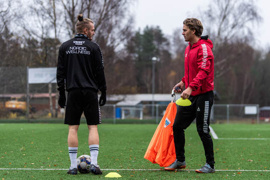 Jonas Lindberg och tränare Fredrik Holmberg
